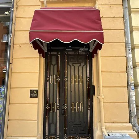 Ralf Hotel *