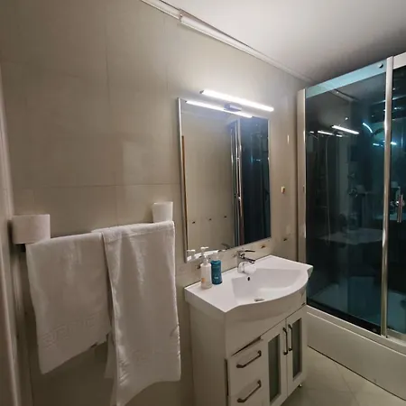 Ralf Hotel *